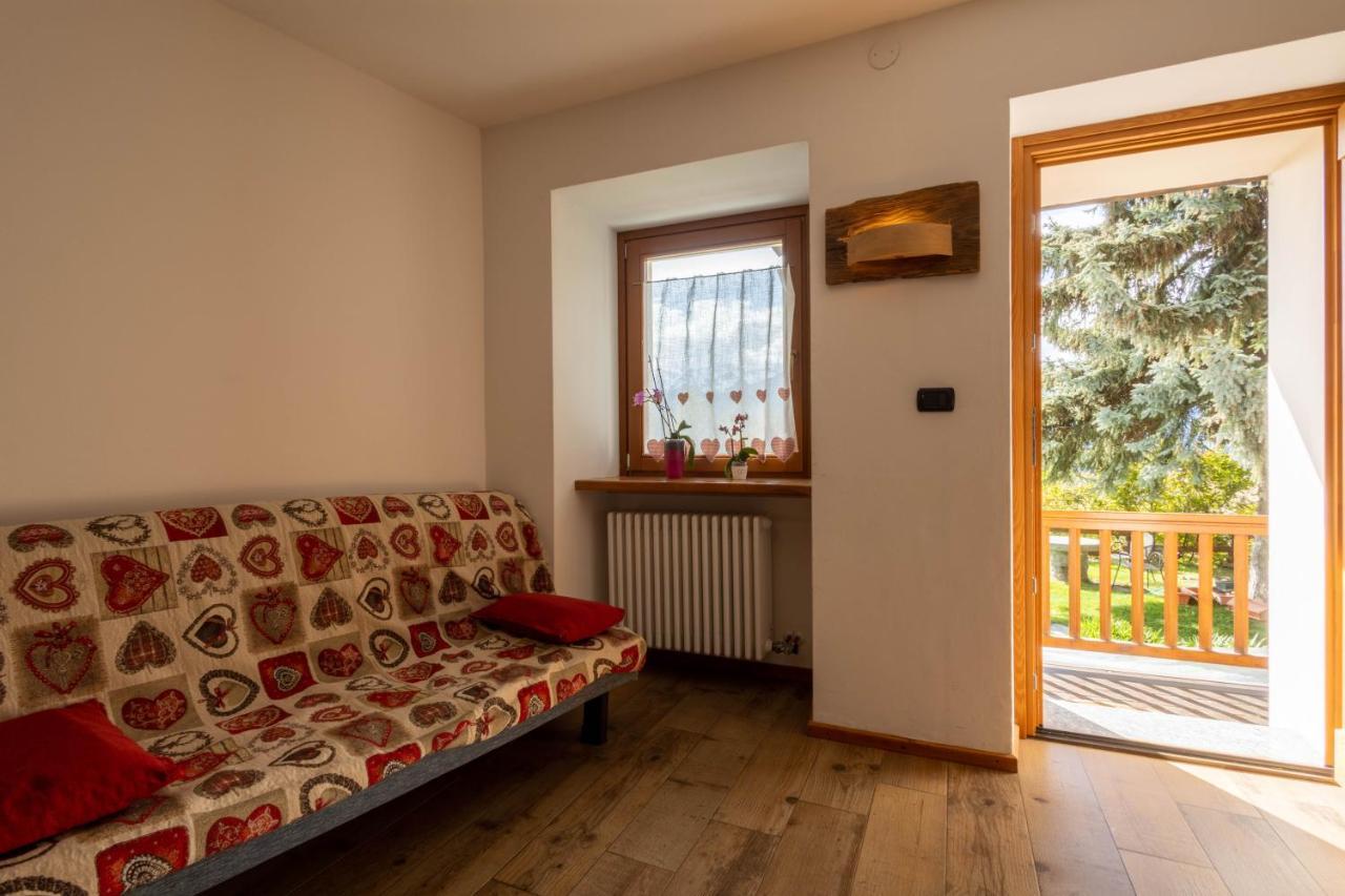 Le Vieux Noyer - Appartamenti Al Verde Villaggio Di Rumiod Сен-Пиер Екстериор снимка