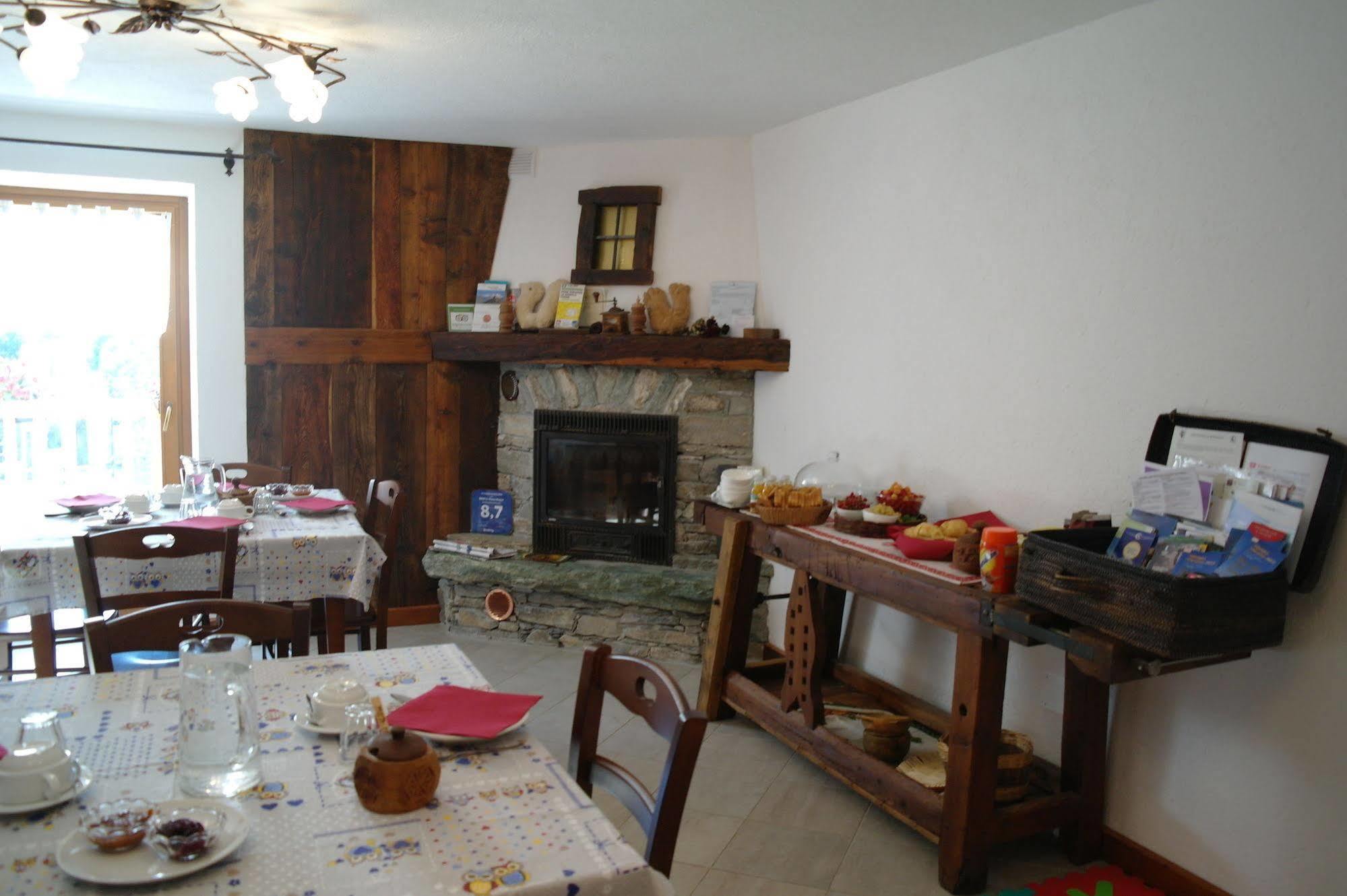 Le Vieux Noyer - Appartamenti Al Verde Villaggio Di Rumiod Сен-Пиер Екстериор снимка